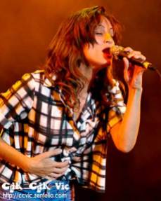 Photo of Martina Sorbara performing with Dragonette at the CNE Bandshell. Photo credit Vincent Banial and Uniquely Toronto